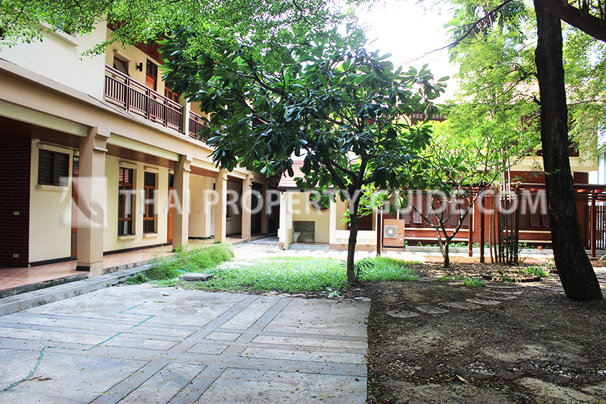 House for rent in Sukhumvit (near NIST International School)