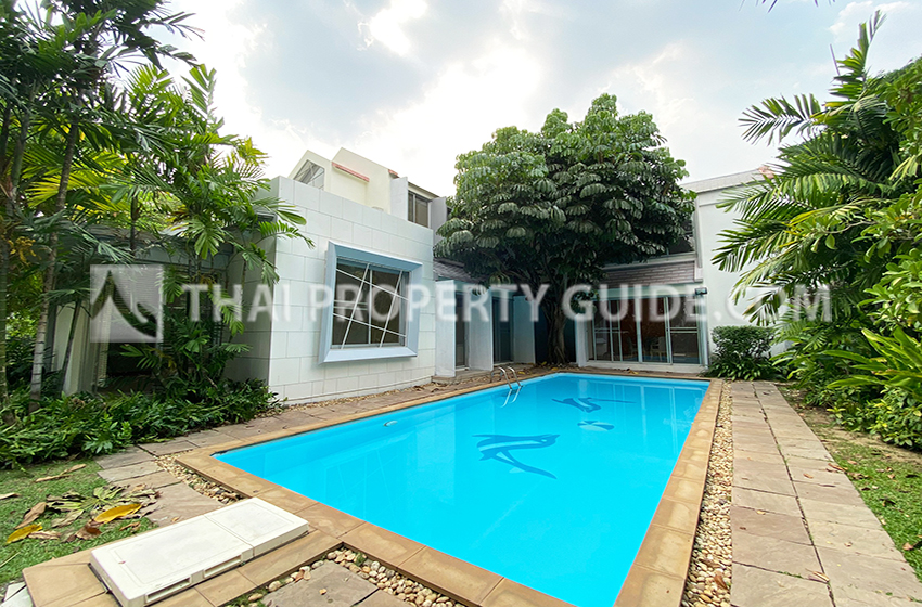 House with Private Pool in New Petchburi