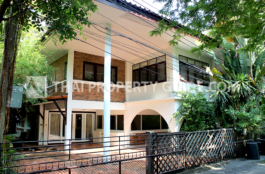 House with Shared Pool in New Petchburi