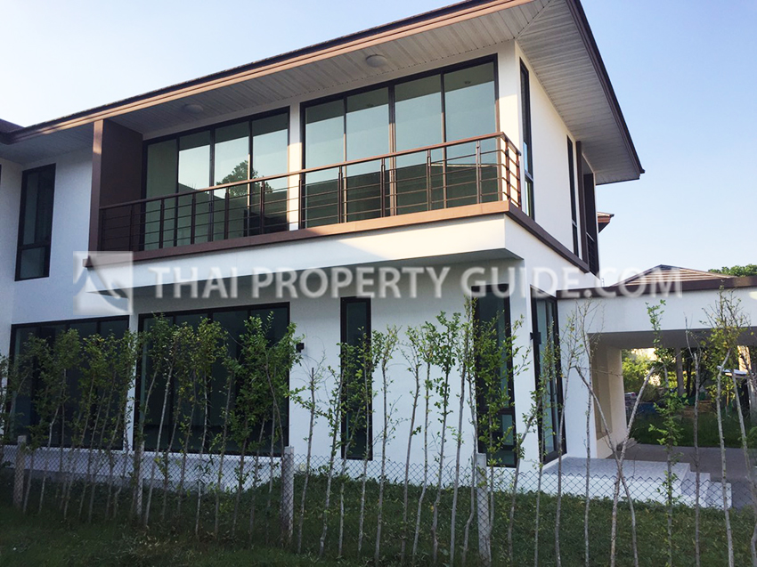 House with Shared Pool for sale in Sukhumvit