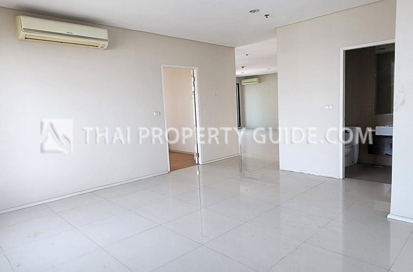Condominium in New Petchburi 