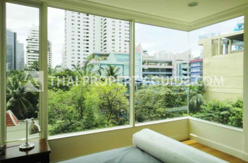 Condominium in Sukhumvit : Royce Private Residences 