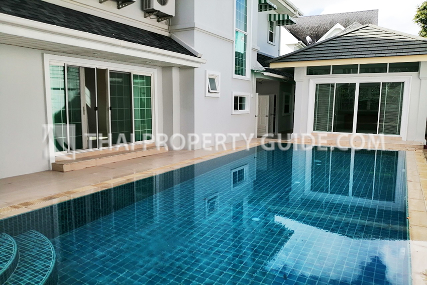 House with Private Pool in Bangnatrad 