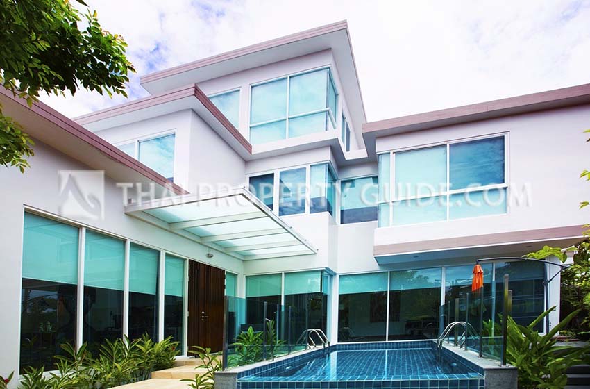 House with Private Pool in Lat Phrao