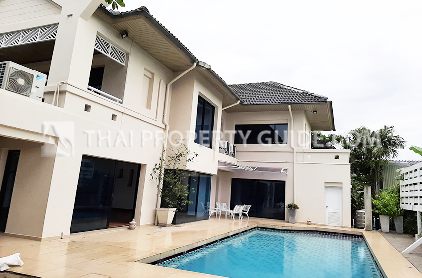 House for rent in Nichada Bangkok.