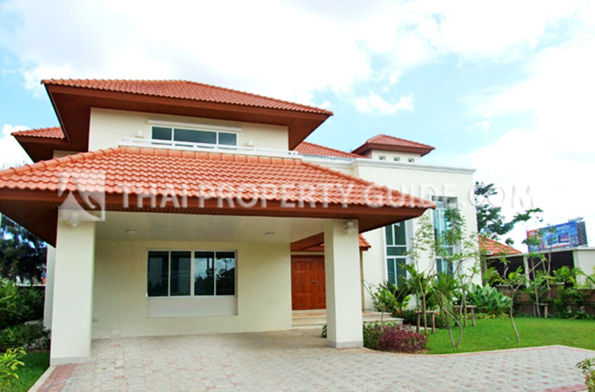 House with Private Pool for rent in Nichada Thani