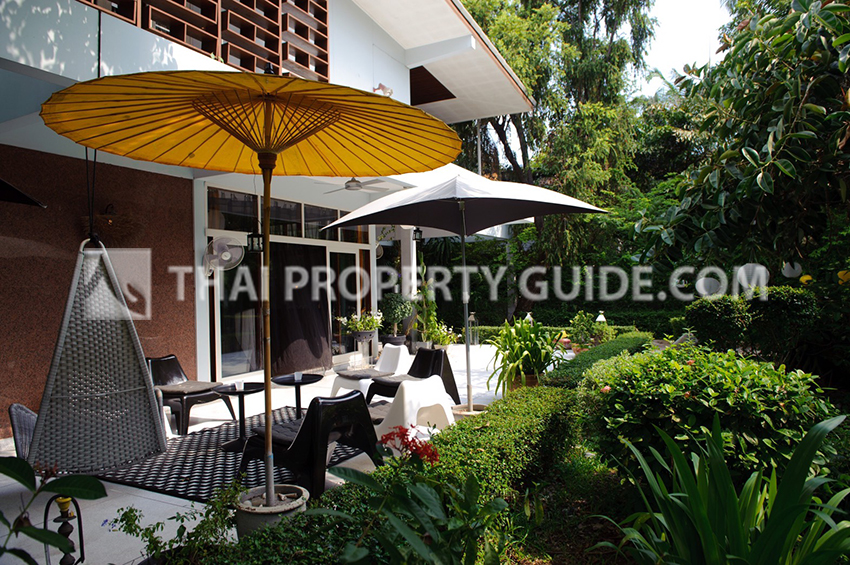 House with Private Pool for sale in Phaholyothin