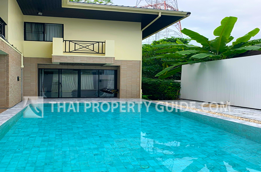 House with Private Pool in Phaholyothin