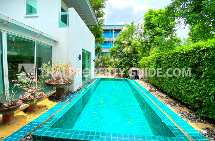 House with Private Pool in Pattanakarn 