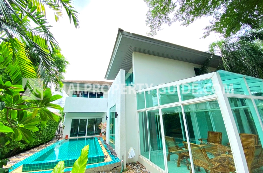 House with Private Pool in Pattanakarn
