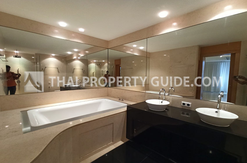 House with Private Pool in Sathorn 