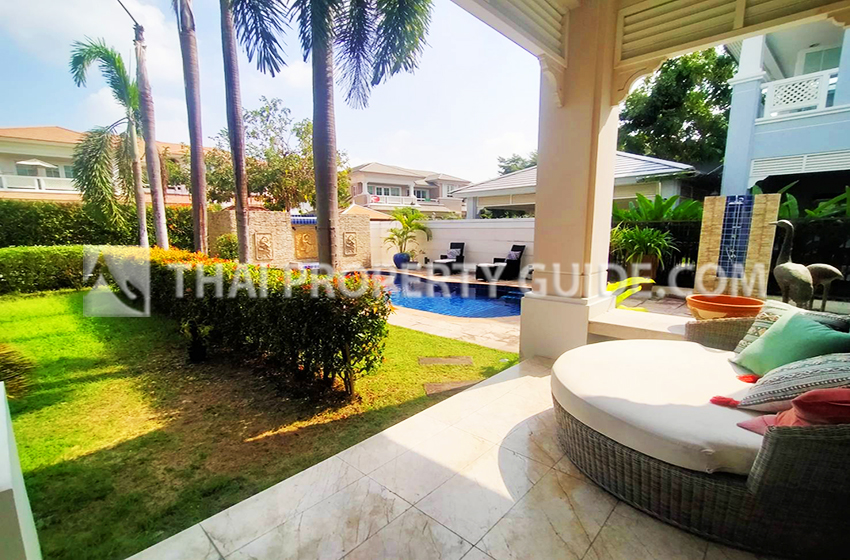 House with Private Pool for rent in Srinakarin