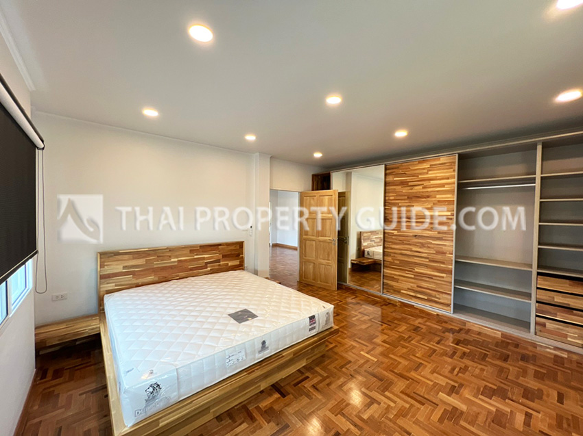 House with Private Pool in Srinakarin 