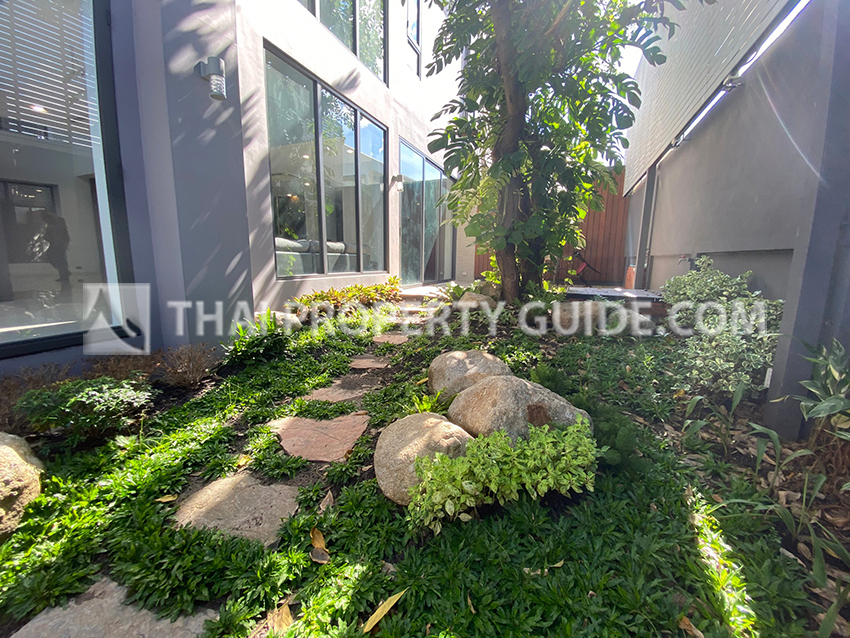 House with Private Pool in Sukhumvit 