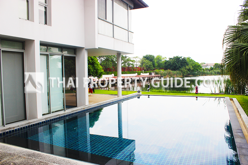 House with Private Pool in Vibhavadi Rangsit 