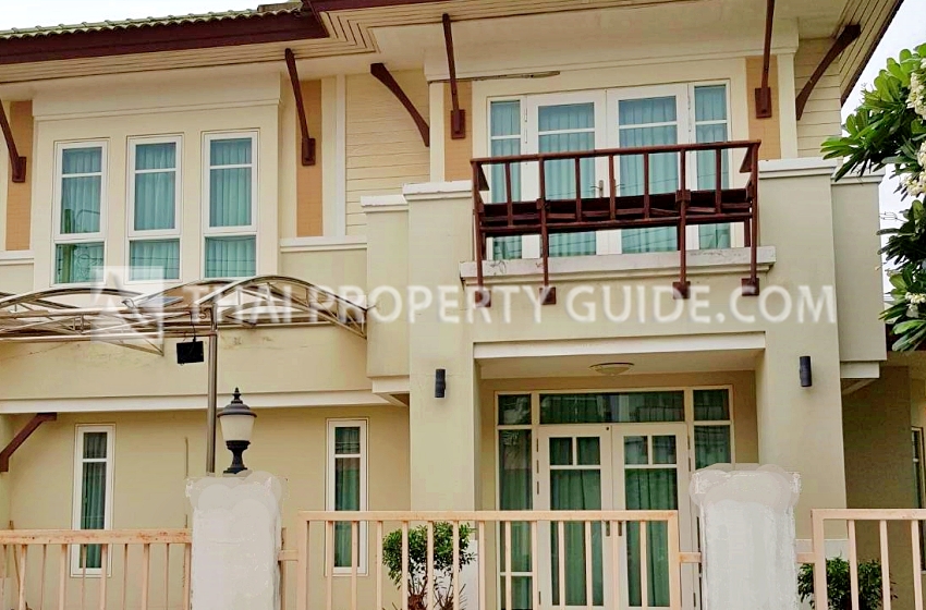 House with Shared Pool for sale in Bangnatrad
