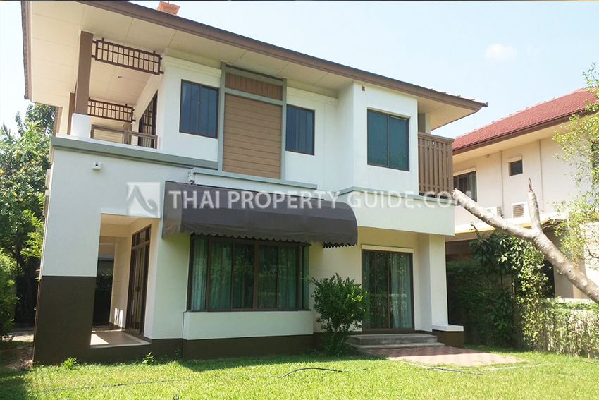 House with Shared Pool for rent in Bangnatrad (near Bangkok Patana School)