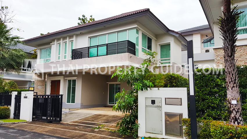 House with Shared Pool for rent in Krung Thep Kritha