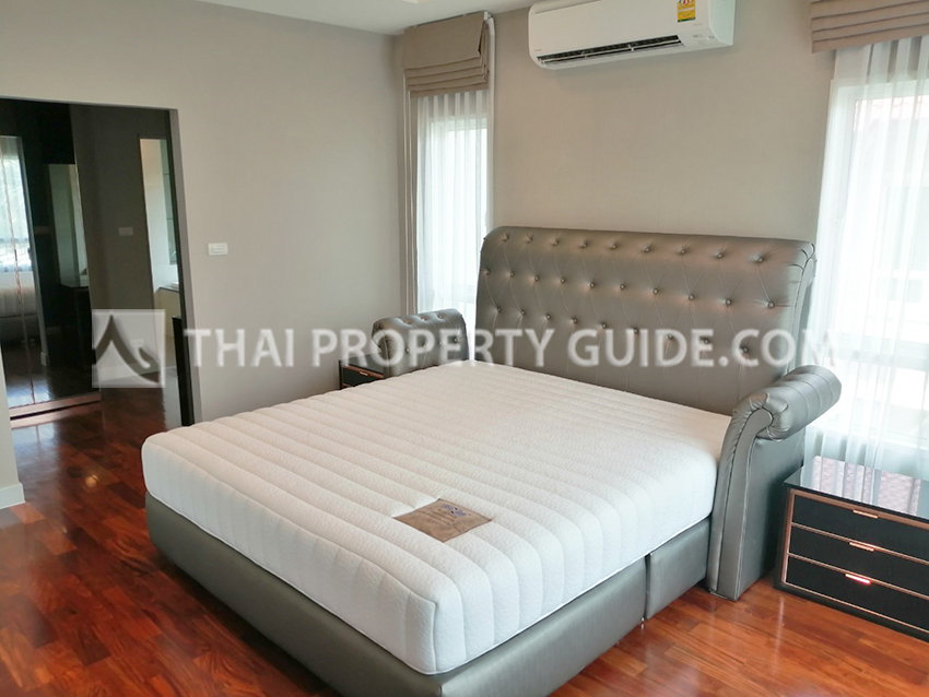 House with Shared Pool in Krung Thep Kritha 