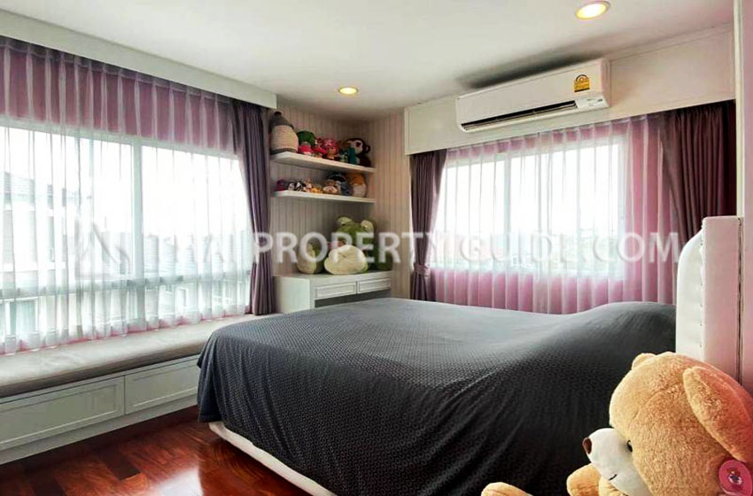 House with Shared Pool in Krung Thep Kritha 