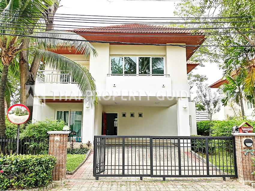 House with Shared Pool for rent in Nichada Thani (near International School of Bangkok)