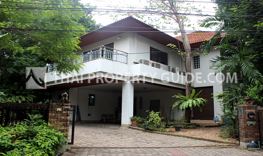 House with Shared Pool for rent in Nichada Thani