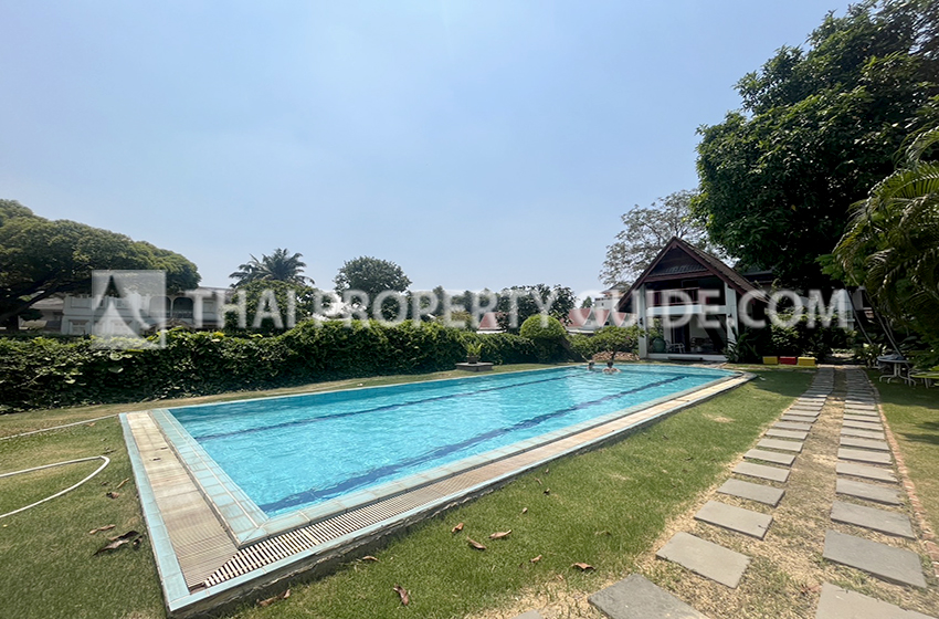 House with Shared Pool in Phaholyothin 
