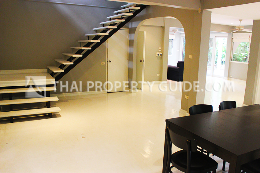House with Shared Pool in New Petchburi