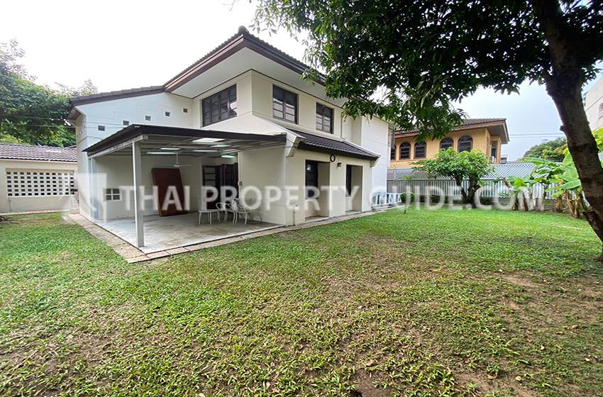 House with Shared Pool in Phaholyothin