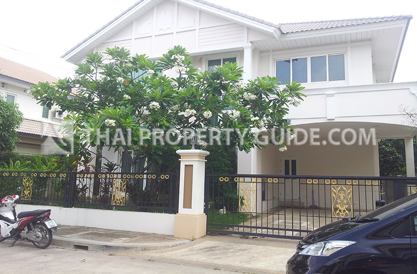 House with Shared Pool for rent in Ramkhamhaeng