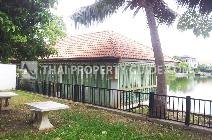 House with Shared Pool for rent in Ramkhamhaeng (near KIS International School)