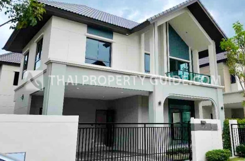House with Shared Pool for rent in Srinakarin (near Bangkok Patana School)