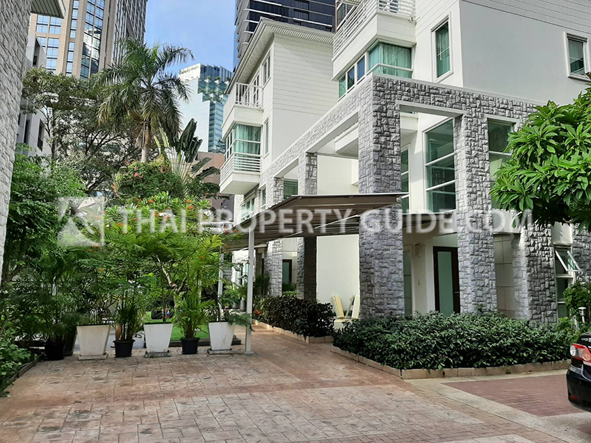 House with Shared Pool for rent in Sukhumvit