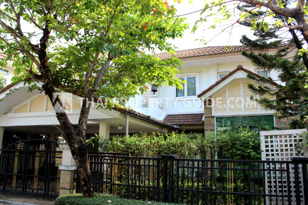 House with Shared Pool for sale in Sukhumvit