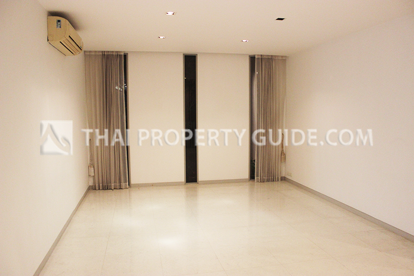 House with Shared Pool in Vibhavadi Rangsit 