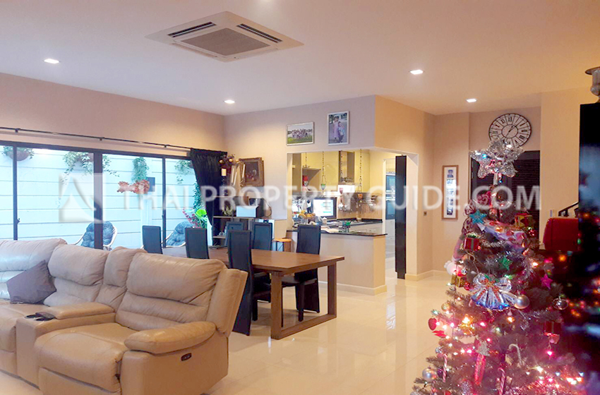 Townhouse for rent in Phaholyothin