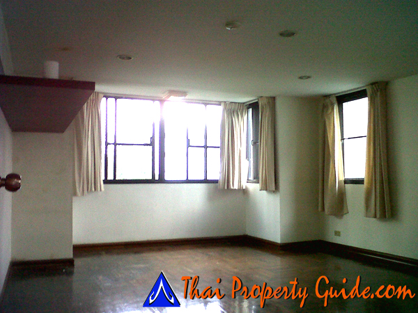 Townhouse for rent in Ploenchit