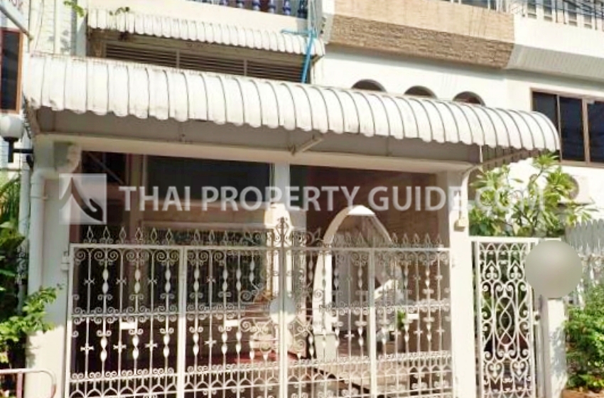 Townhouse in Sathorn