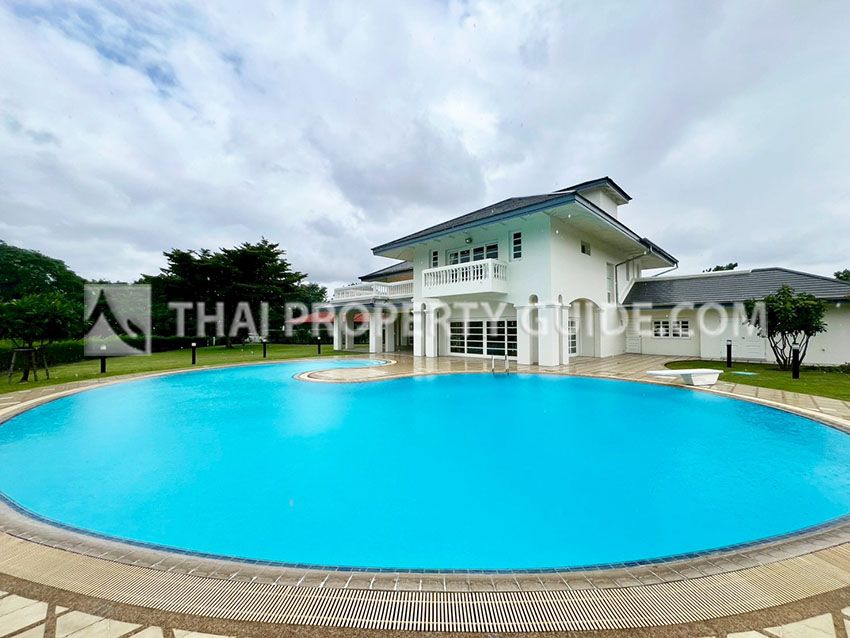 House with Private Pool