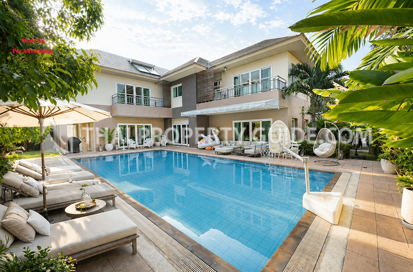 House with Private Pool