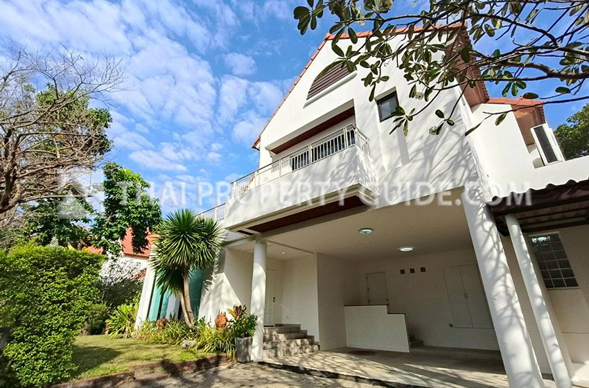 House with Private Pool