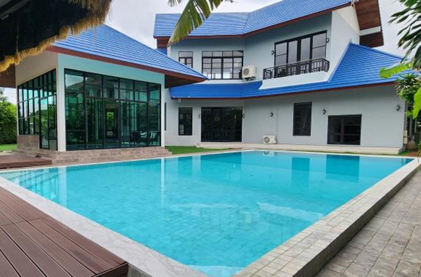 House with Private Pool