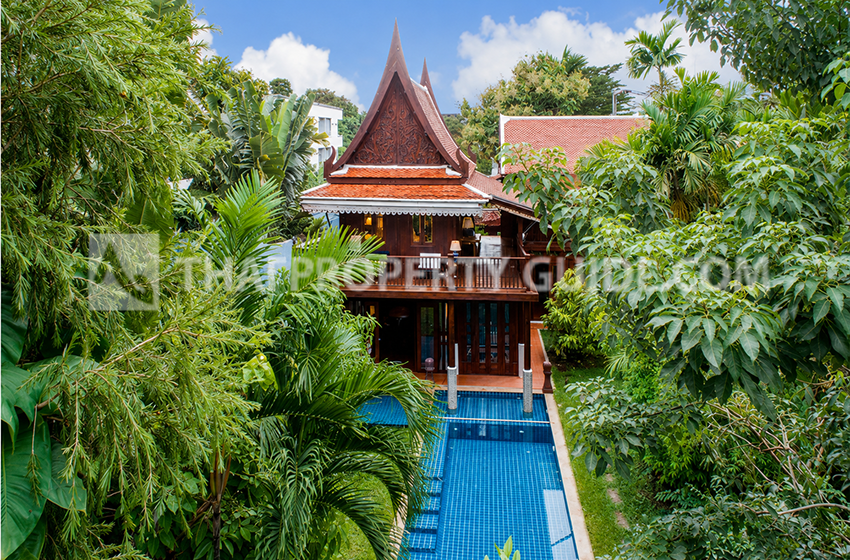 House with Private Pool