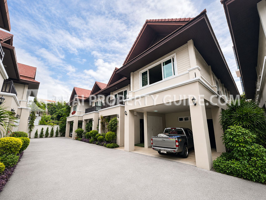 House with Private Pool