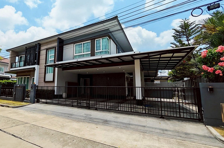 House with Shared Pool