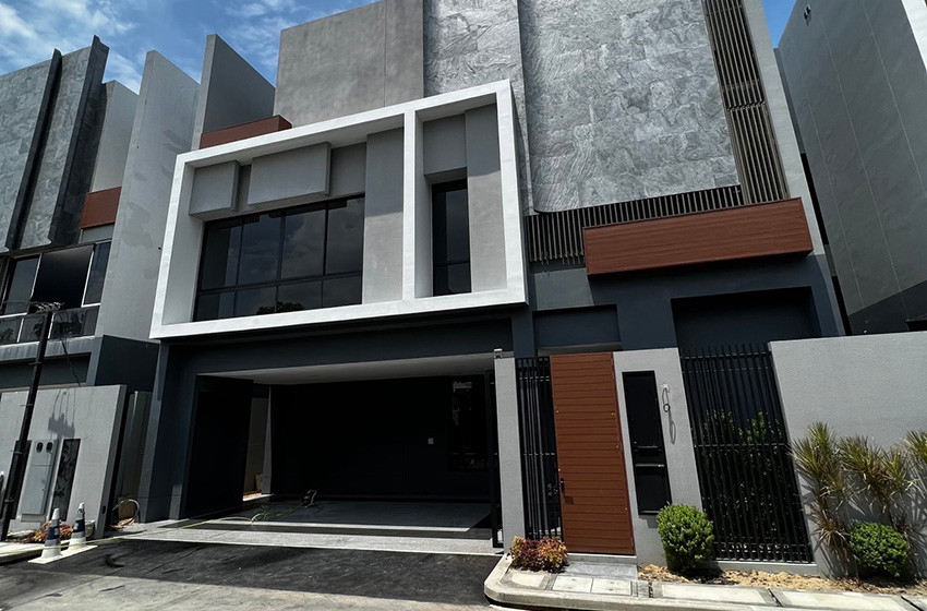 House with Shared Pool