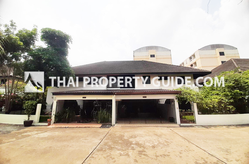 House with Shared Pool