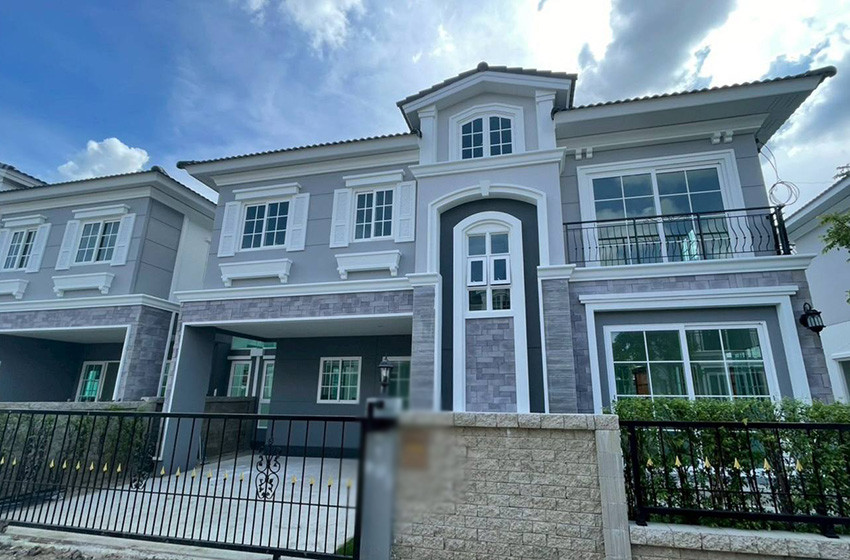 House with Shared Pool